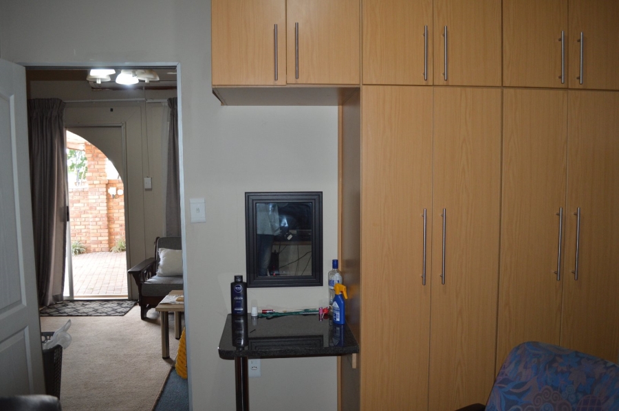 8 Bedroom Property for Sale in Flamwood North West